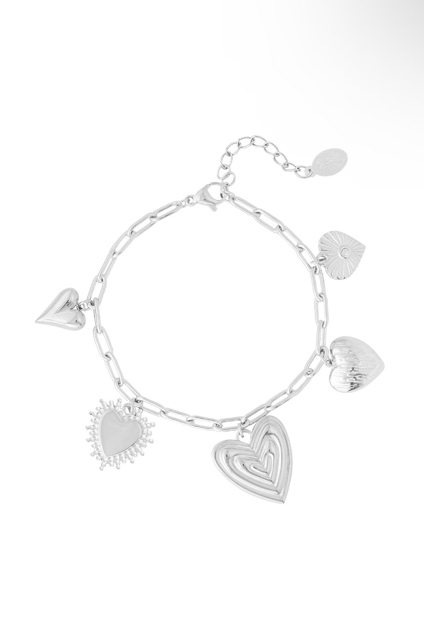 Zilverkleurige armband met bedels van harten stainless steel
