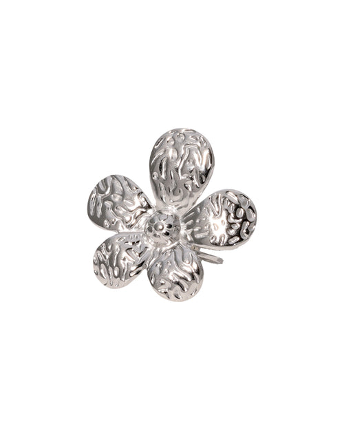 Opvallende statement ring in het zilver van een bloem