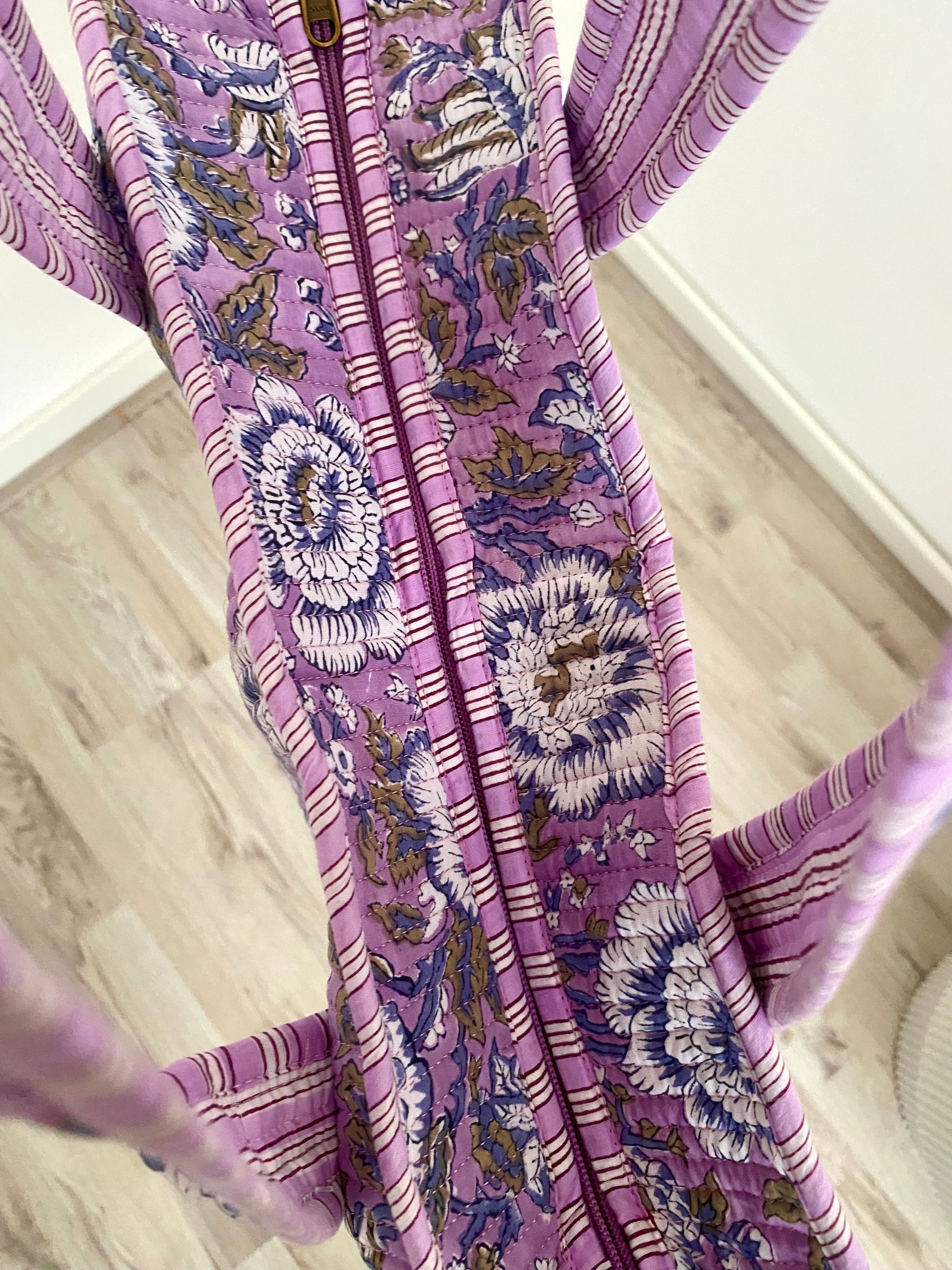 Shopper tas in een vrolijke paarse bloemenprint met lang hengsel en ritssluiting