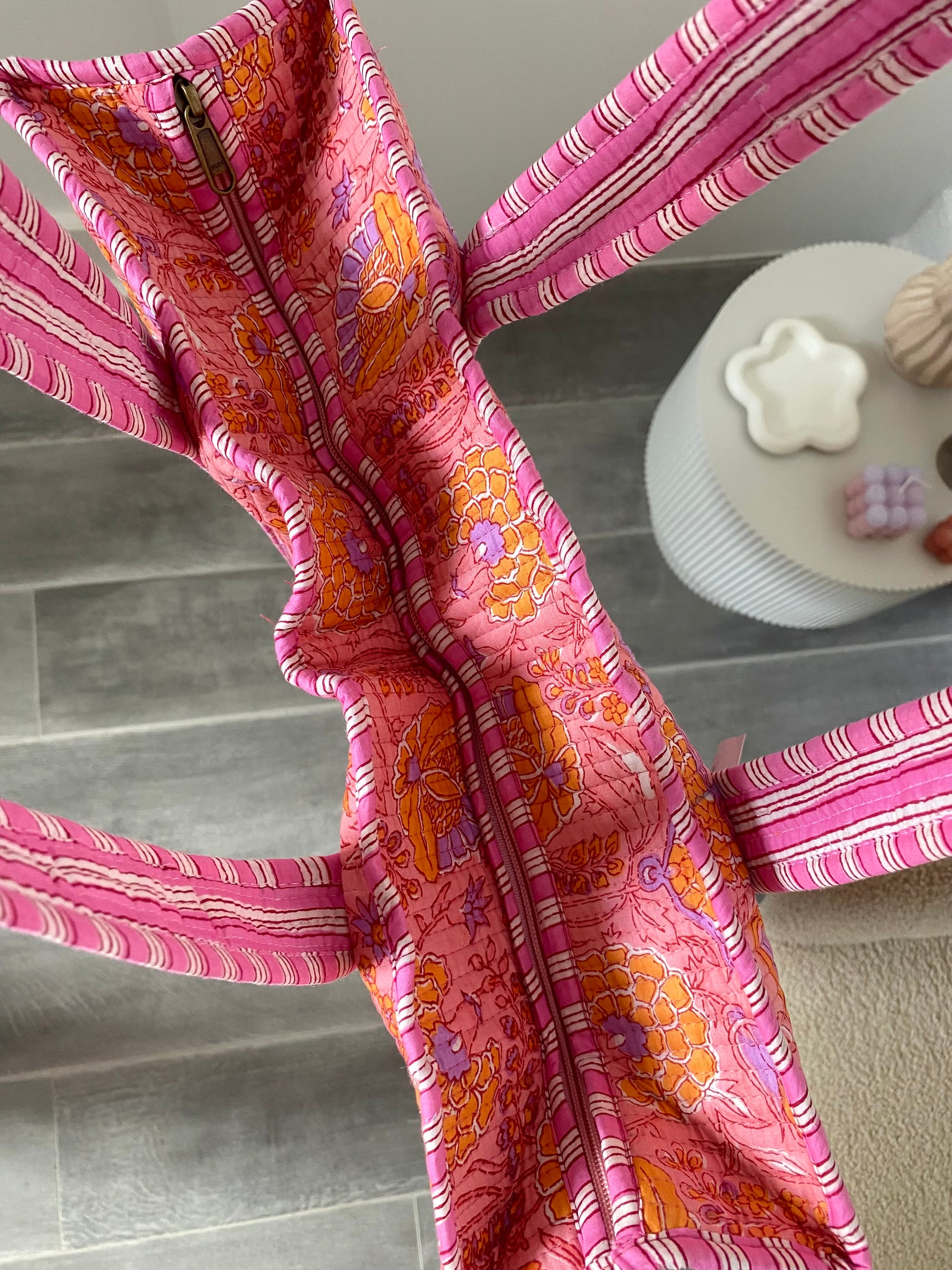 Shopper met bloemenprint in het roze en ritssluiting