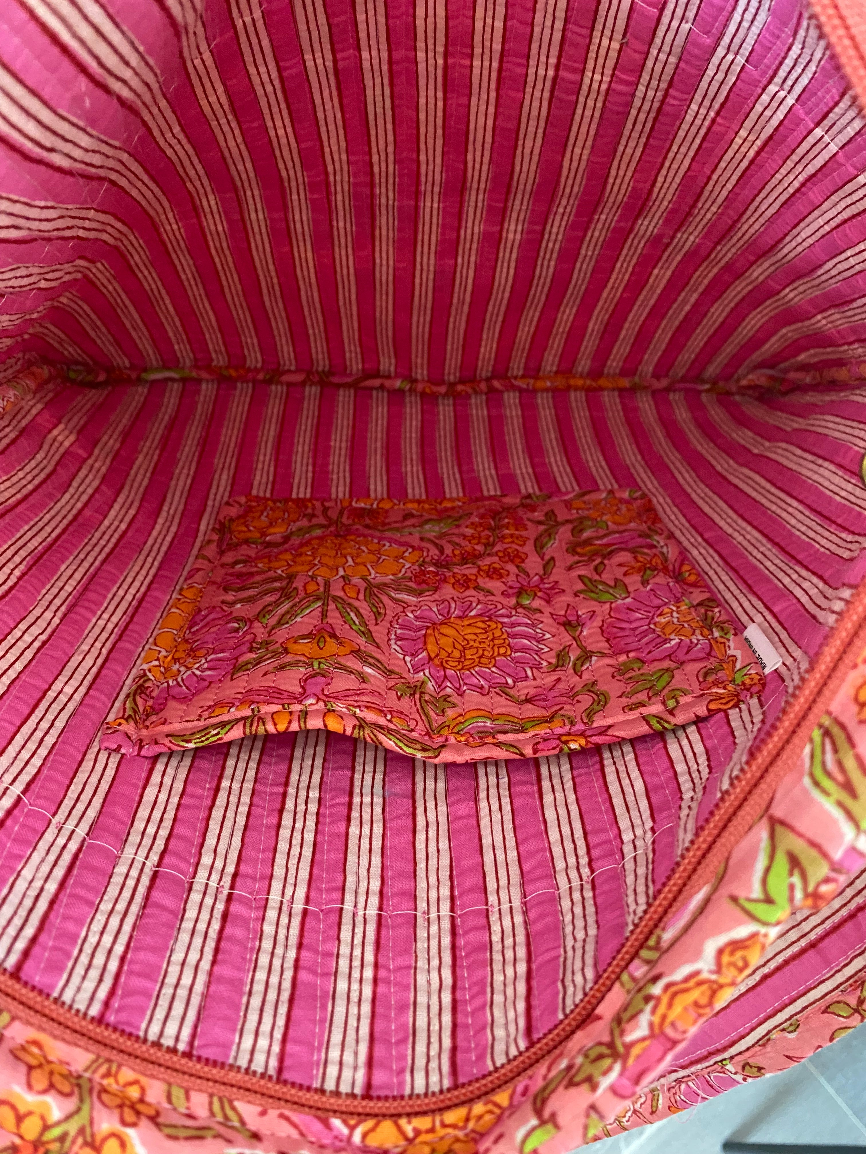 Tas met bloemenprint in het roze met ritssluiting