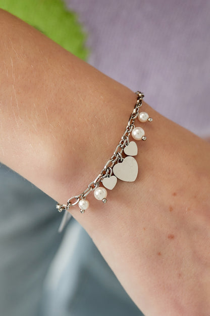 Subtiele armband zilver met hartjes en parels bedels