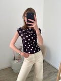 Top met stippen in het zwart met roze