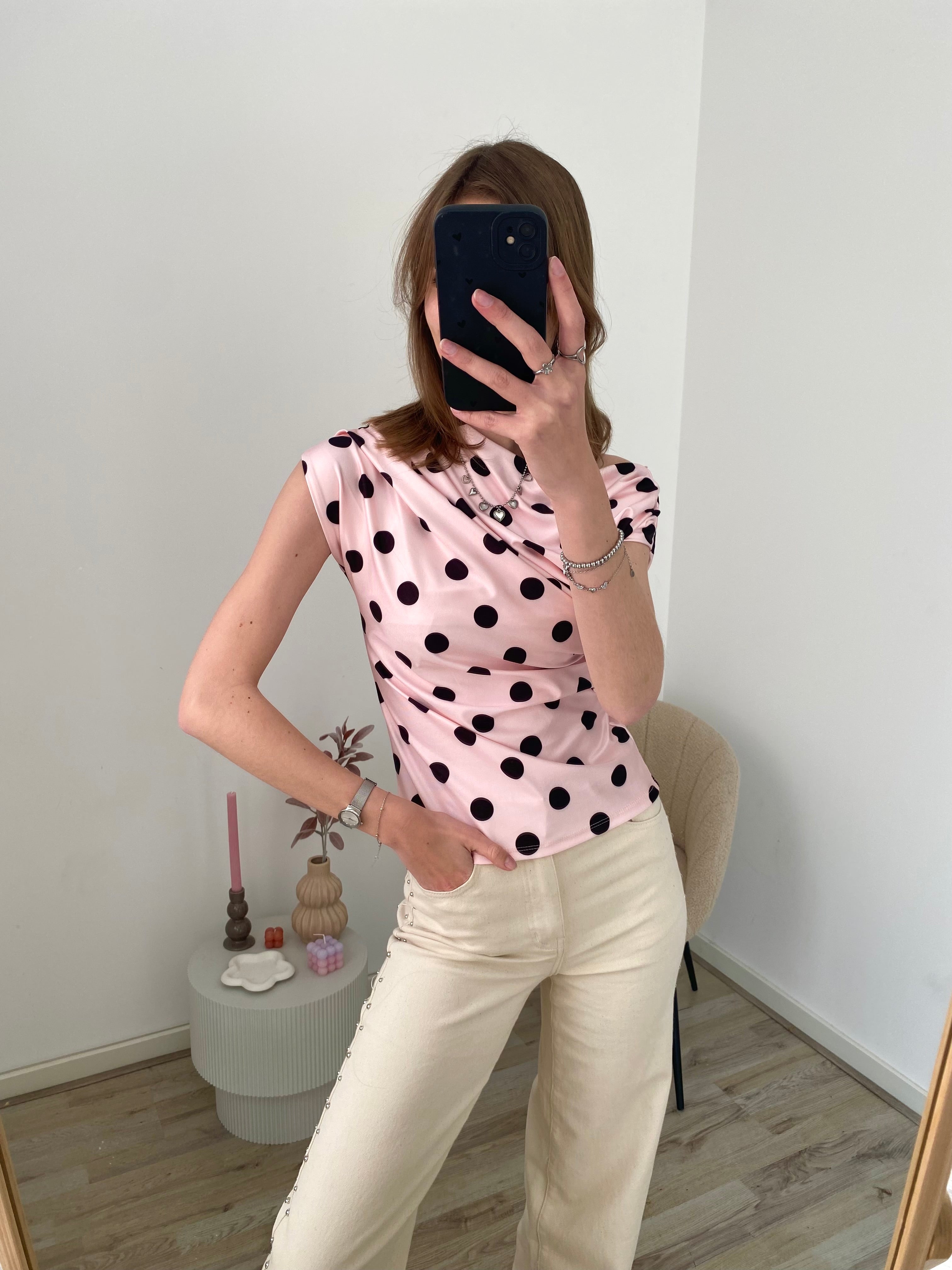 Top met stippen in het roze met zwart