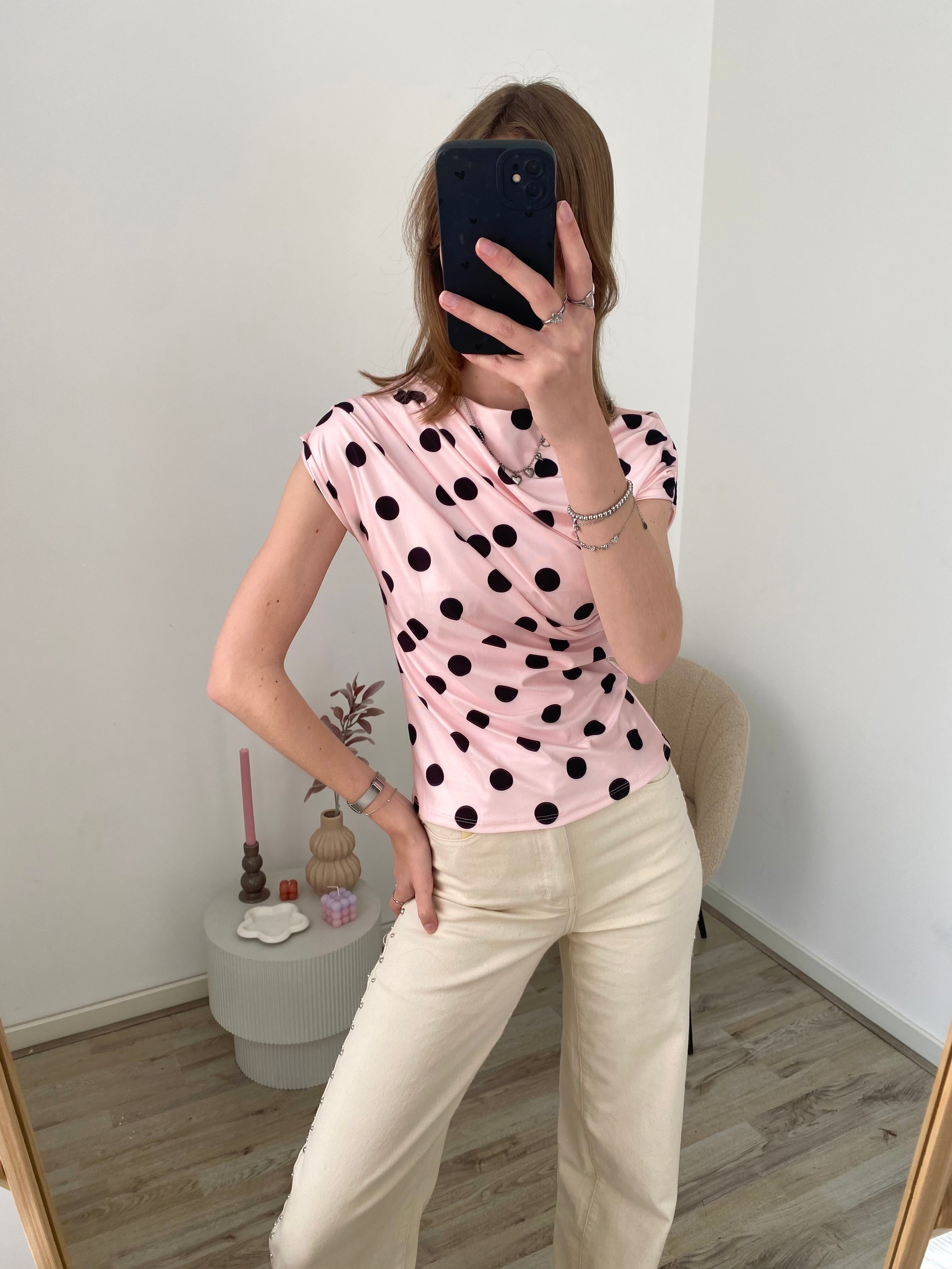 Top met stippen in het roze met zwart