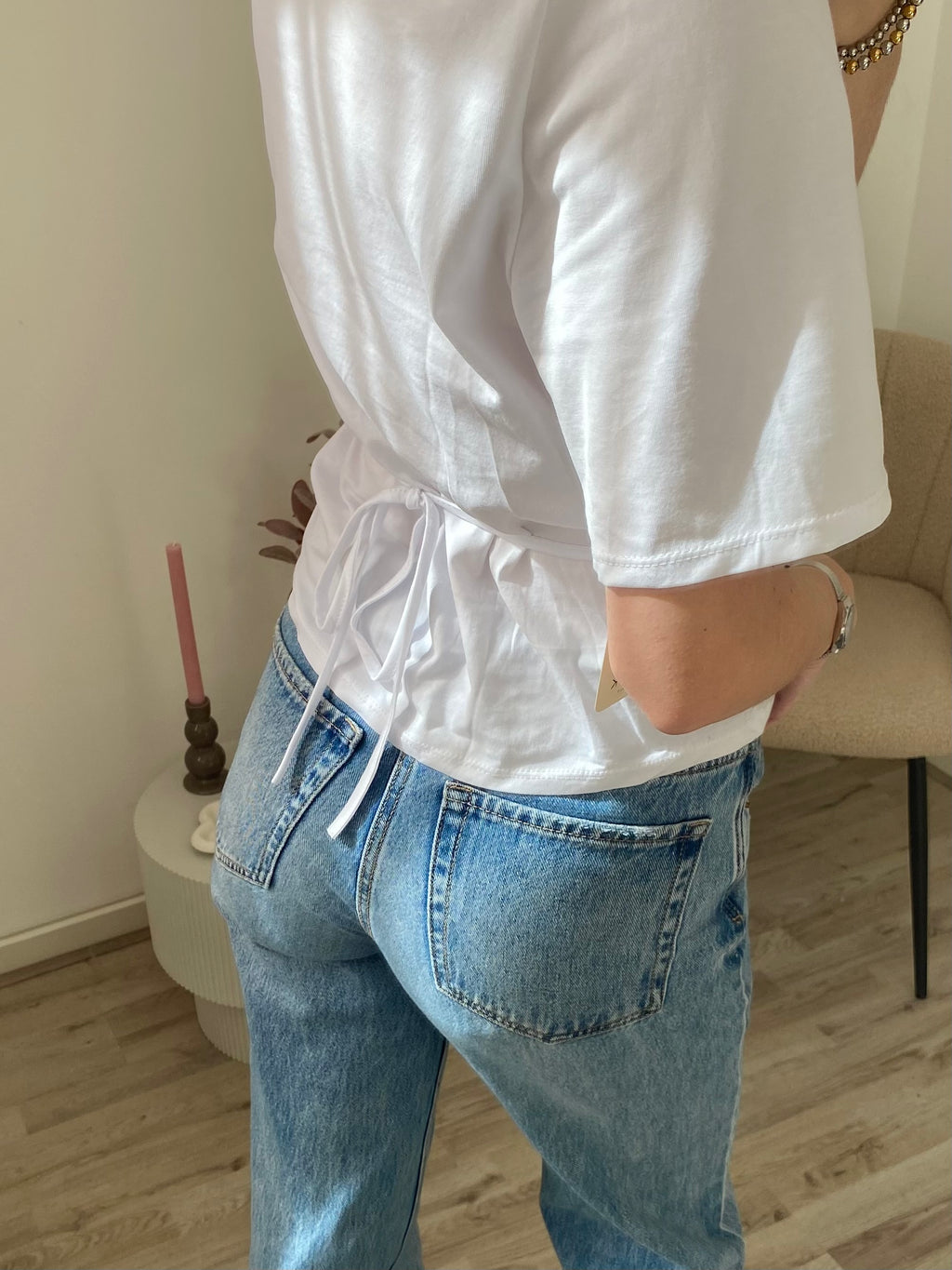 Shirt met korte mouw in het wit met getailleerd effect aan de onderkant