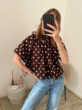 Blouse met korte mouw en puffed effect met polka dots en gestrikte hals in het bruin met wit