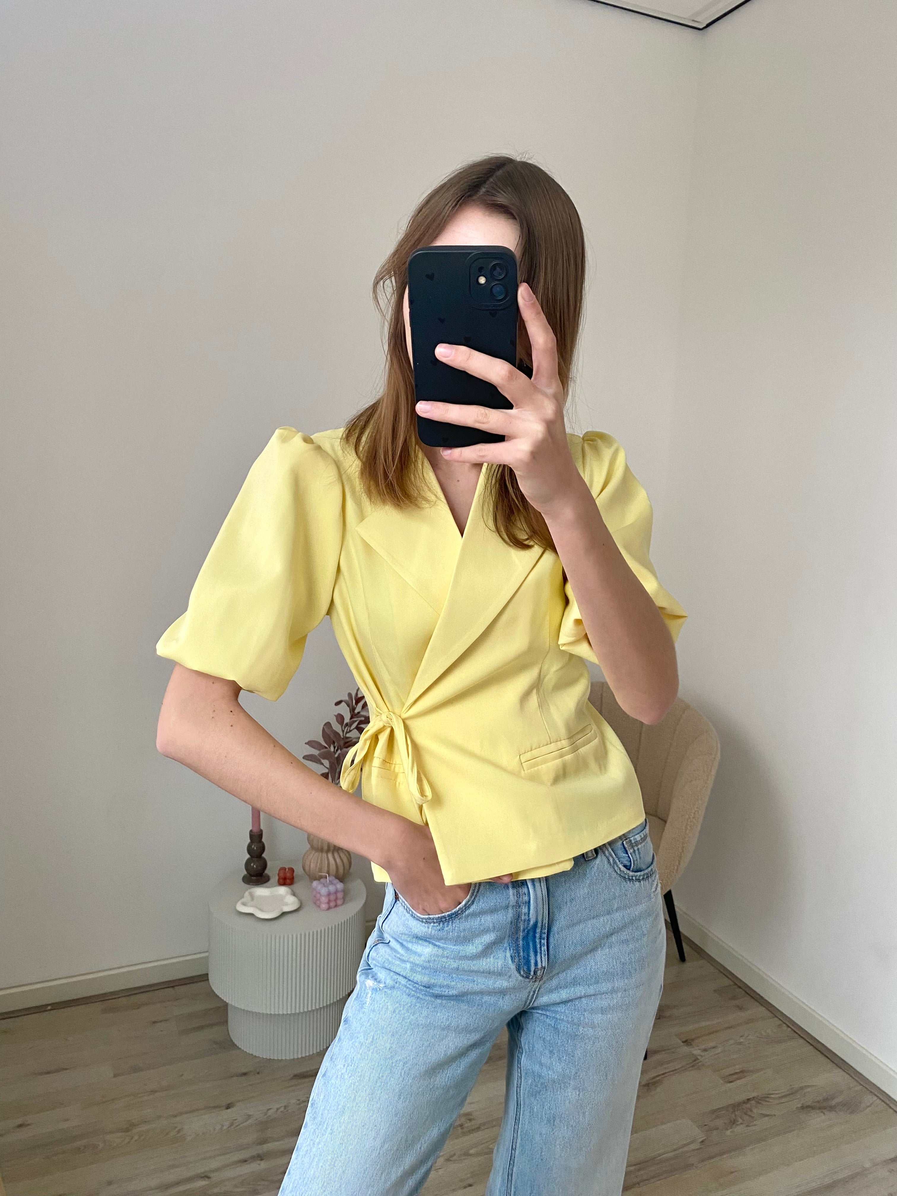 Blazer met overslag en korte pofmouw in gele kleur