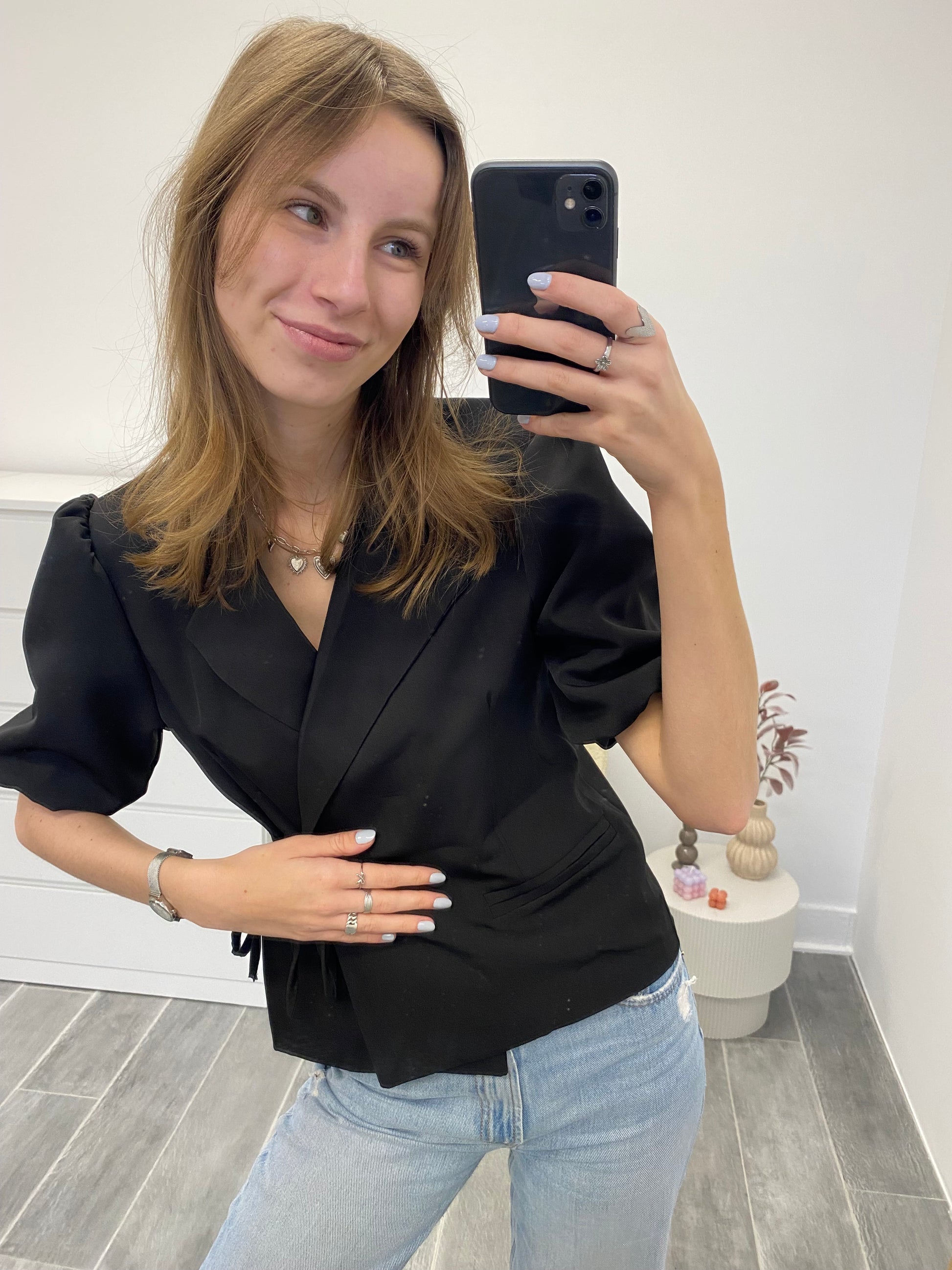 Korte mouw blazer met overslag in het zwart