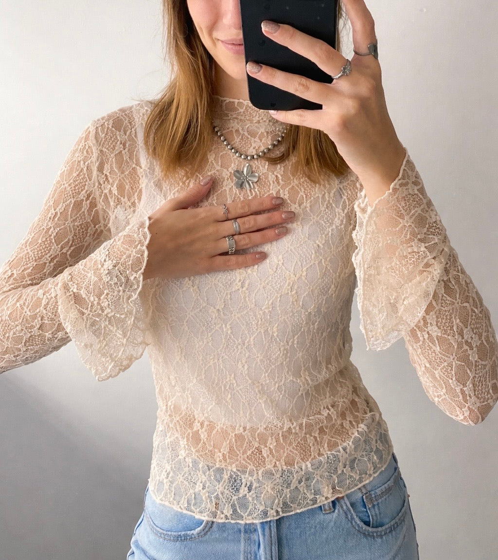 Kanten mesh top met lange uitlopende mouw in het beige