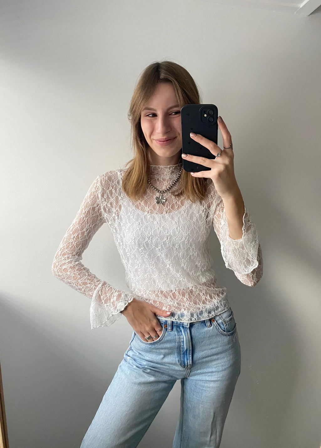 Kanten mesh top met lange uitlopende mouwen in witte kleur