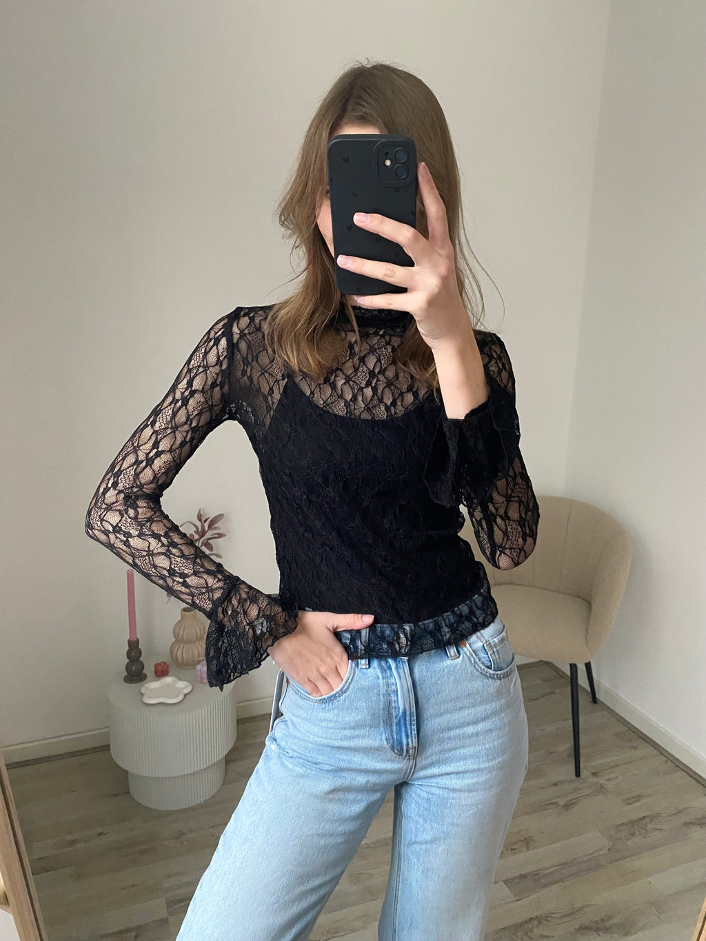 Kanten top met uitlopende mouw zwart