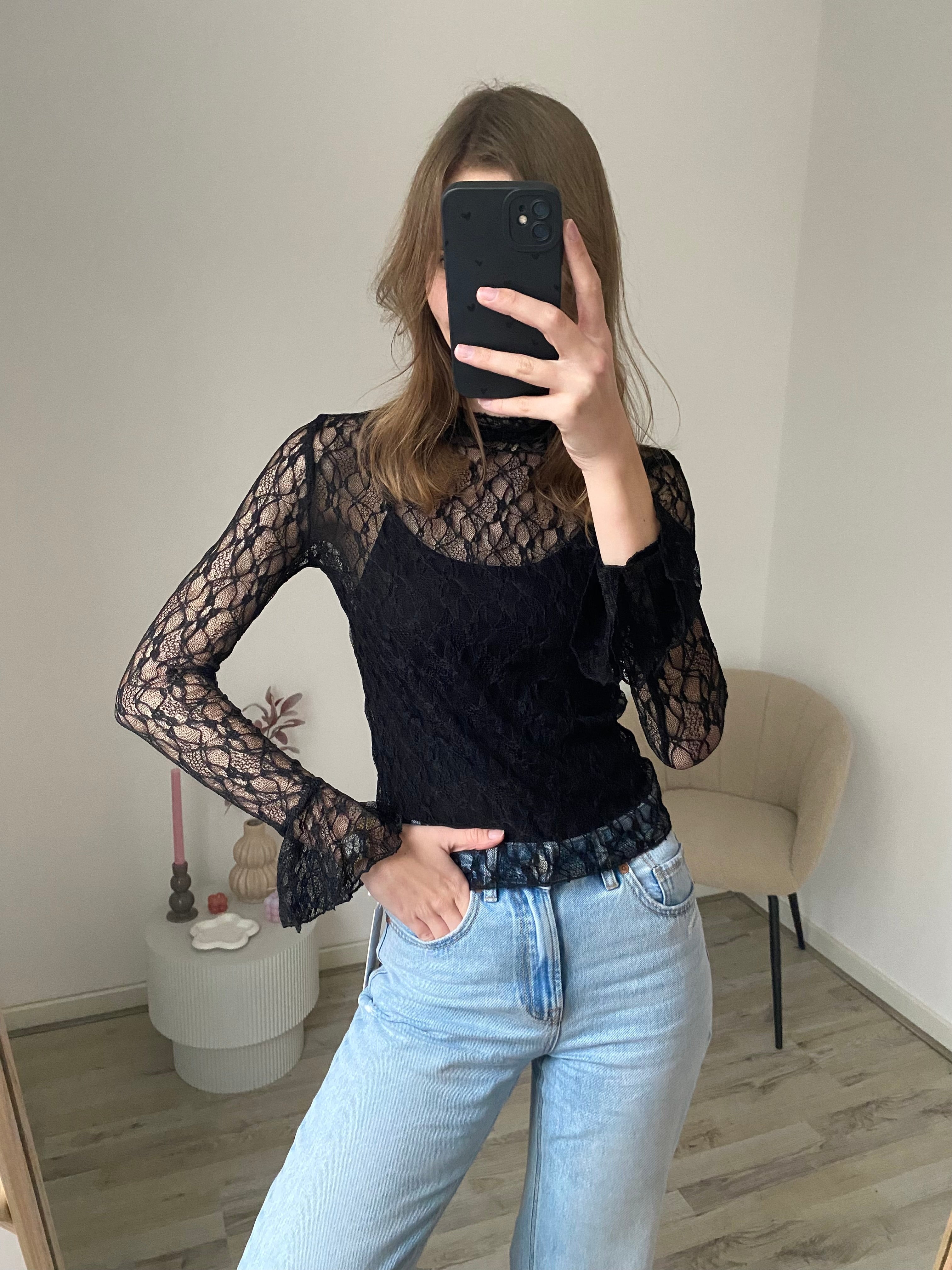 Kanten top met uitlopende mouw zwart