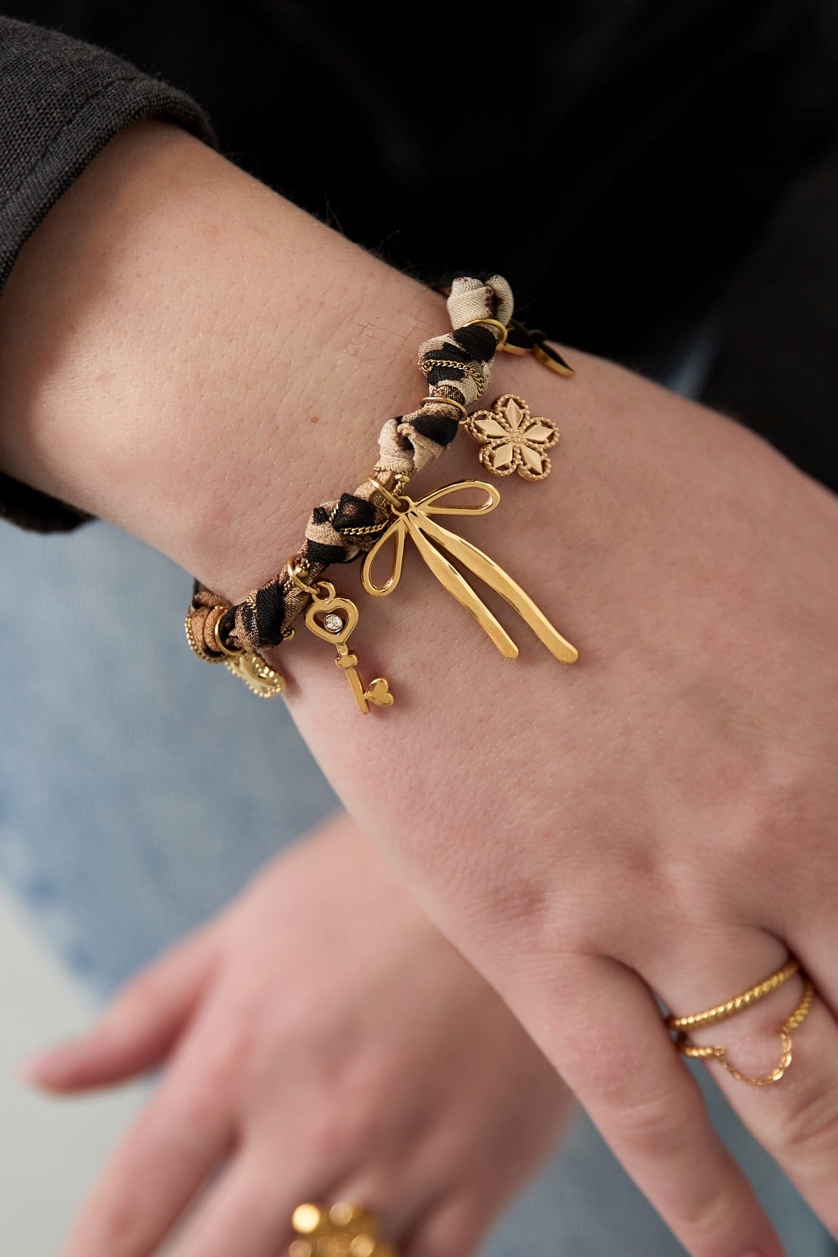 Bandana armband met panterprint en gouden bedels