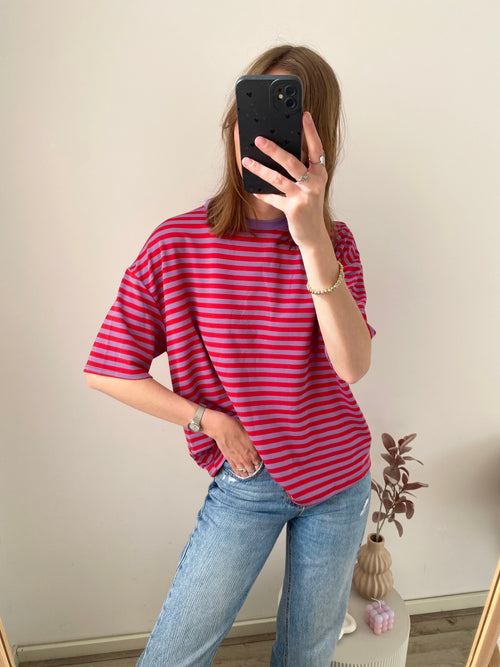 Shirt met korte mouw en strepen in het rood met paars