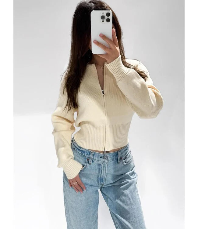 Cardigan met lange mouw en ritssluiting in beige kleur