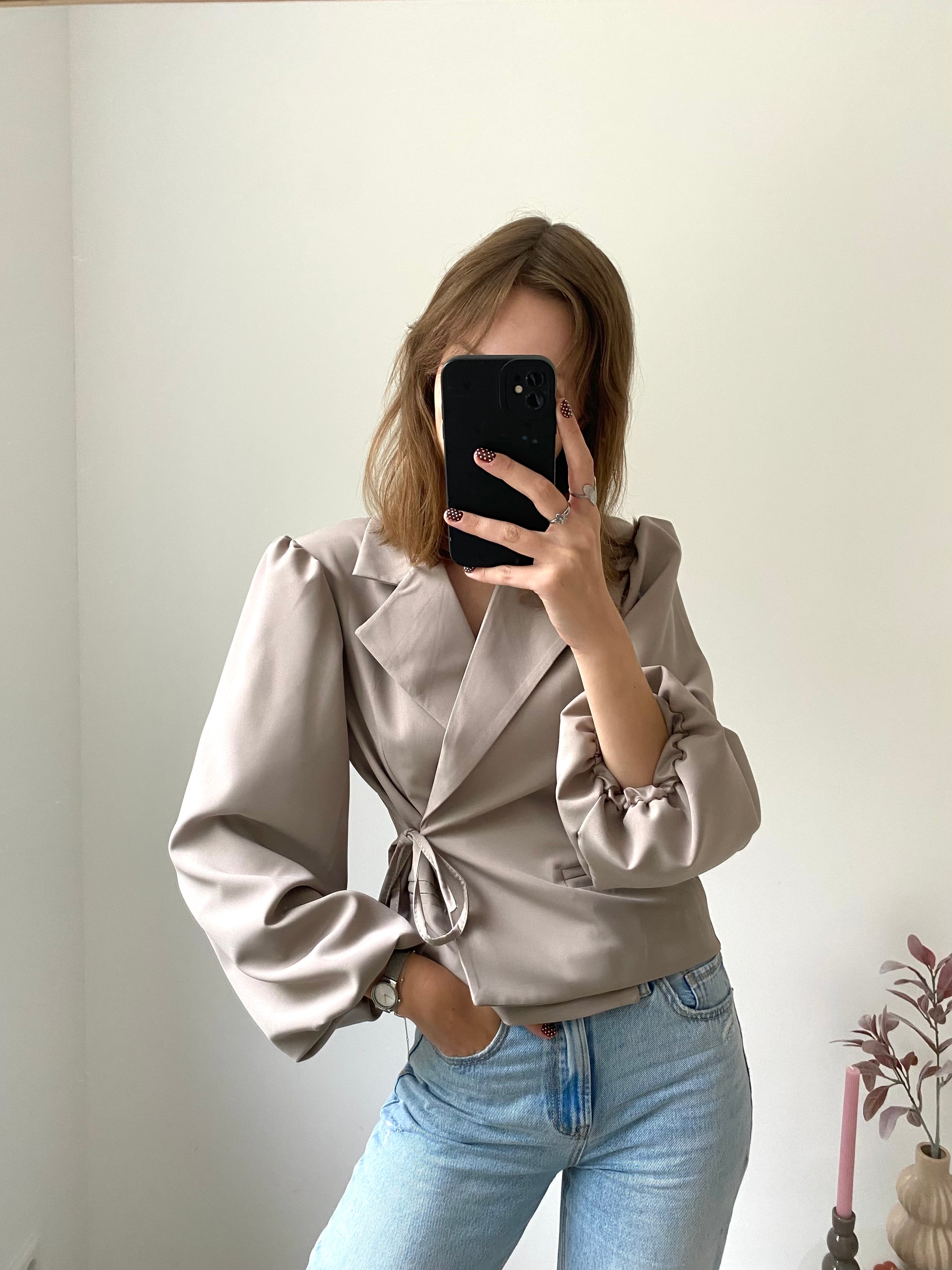Blazer met lange mouw en strik overslag effect in taupe kleur