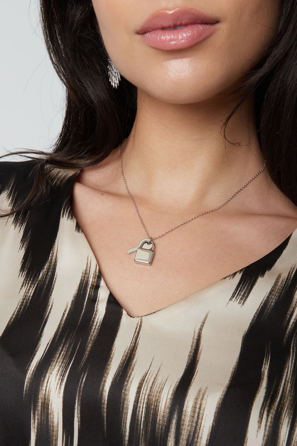 Subtiele ketting met hanger van slot en sleutel in zilver