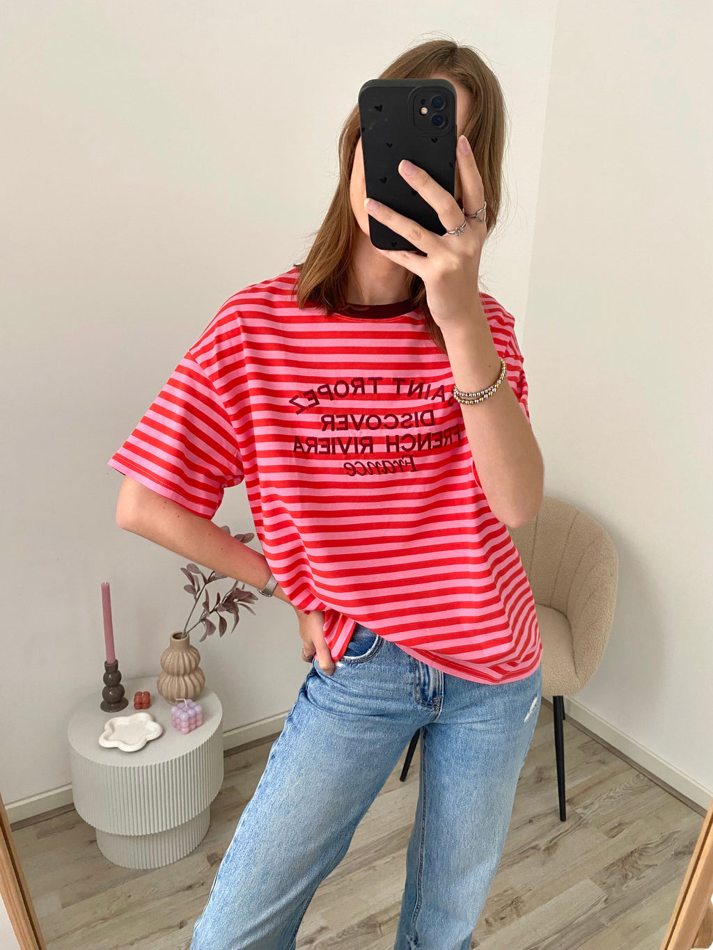 Shirt met korte mouw en strepen in het rood met roze en opdruk