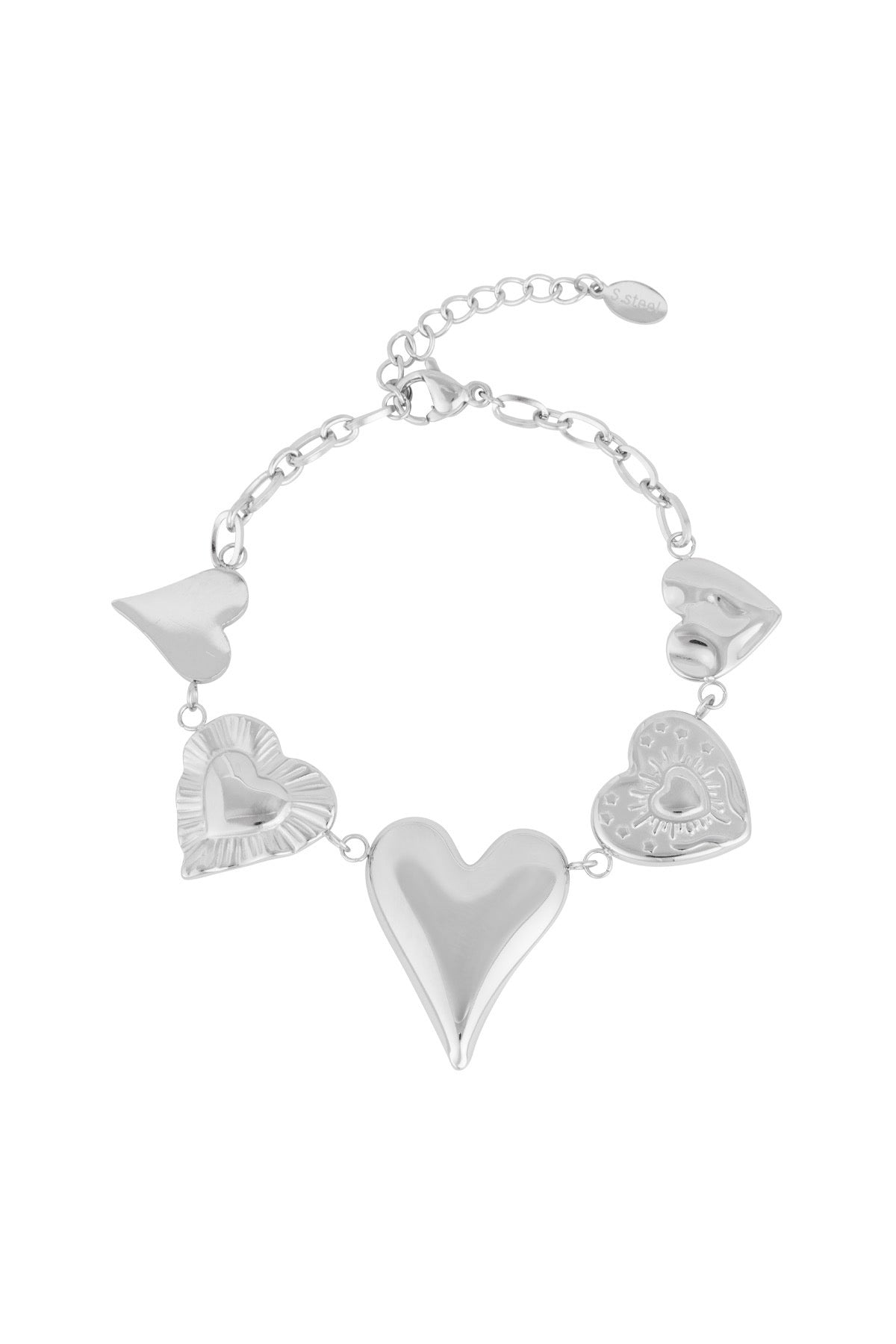 Statement bedelarmband met grote harten in het zilver