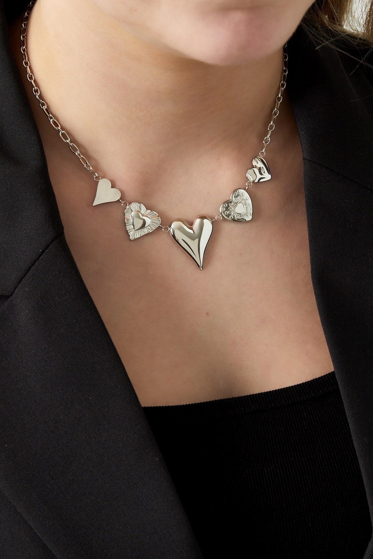Ketting met opvallende hartjes bedels zilver
