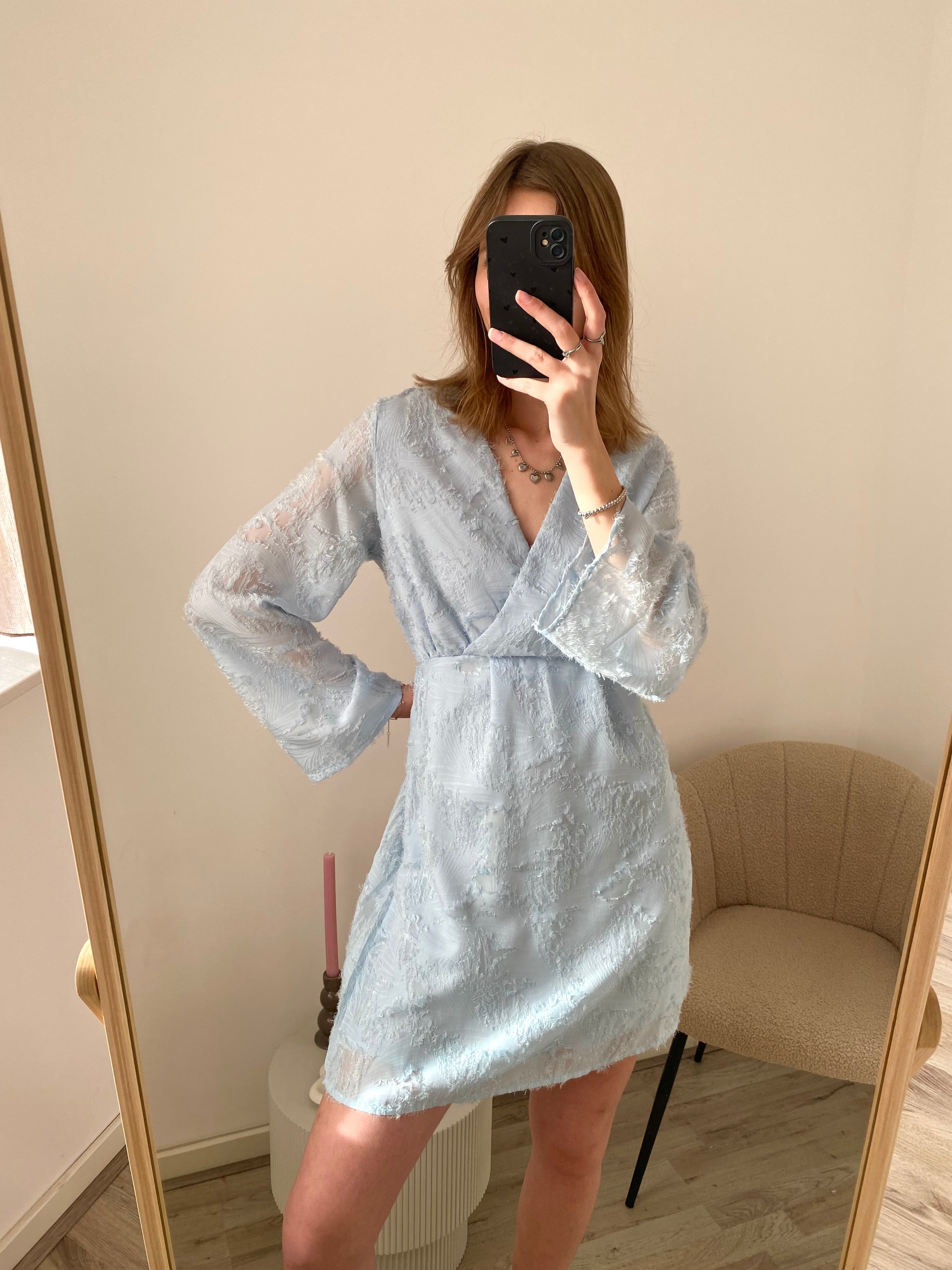 Jurkje met structuur en taille in lichtblauw 