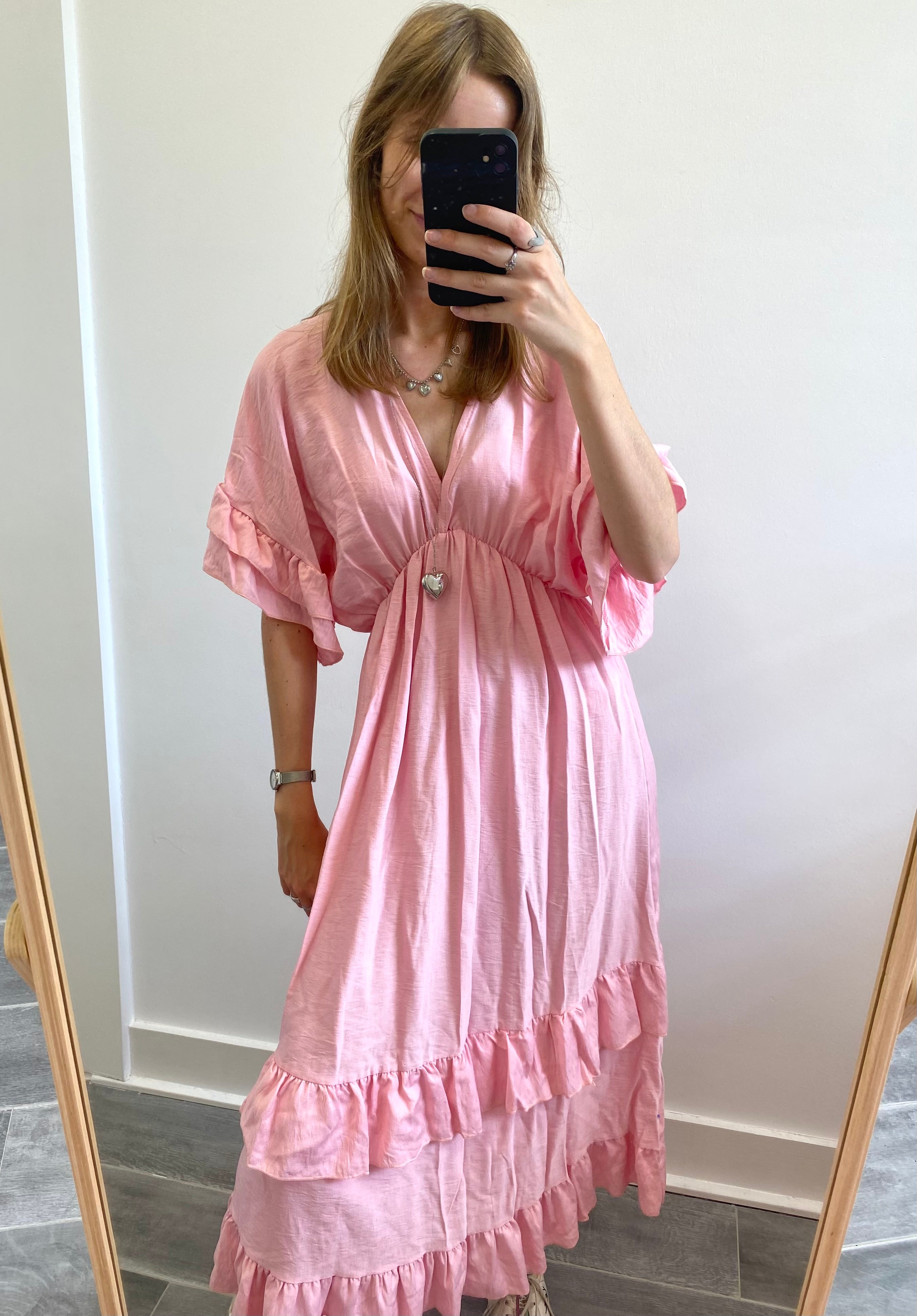 Lange jurk met ruches en korte mouw in het roze