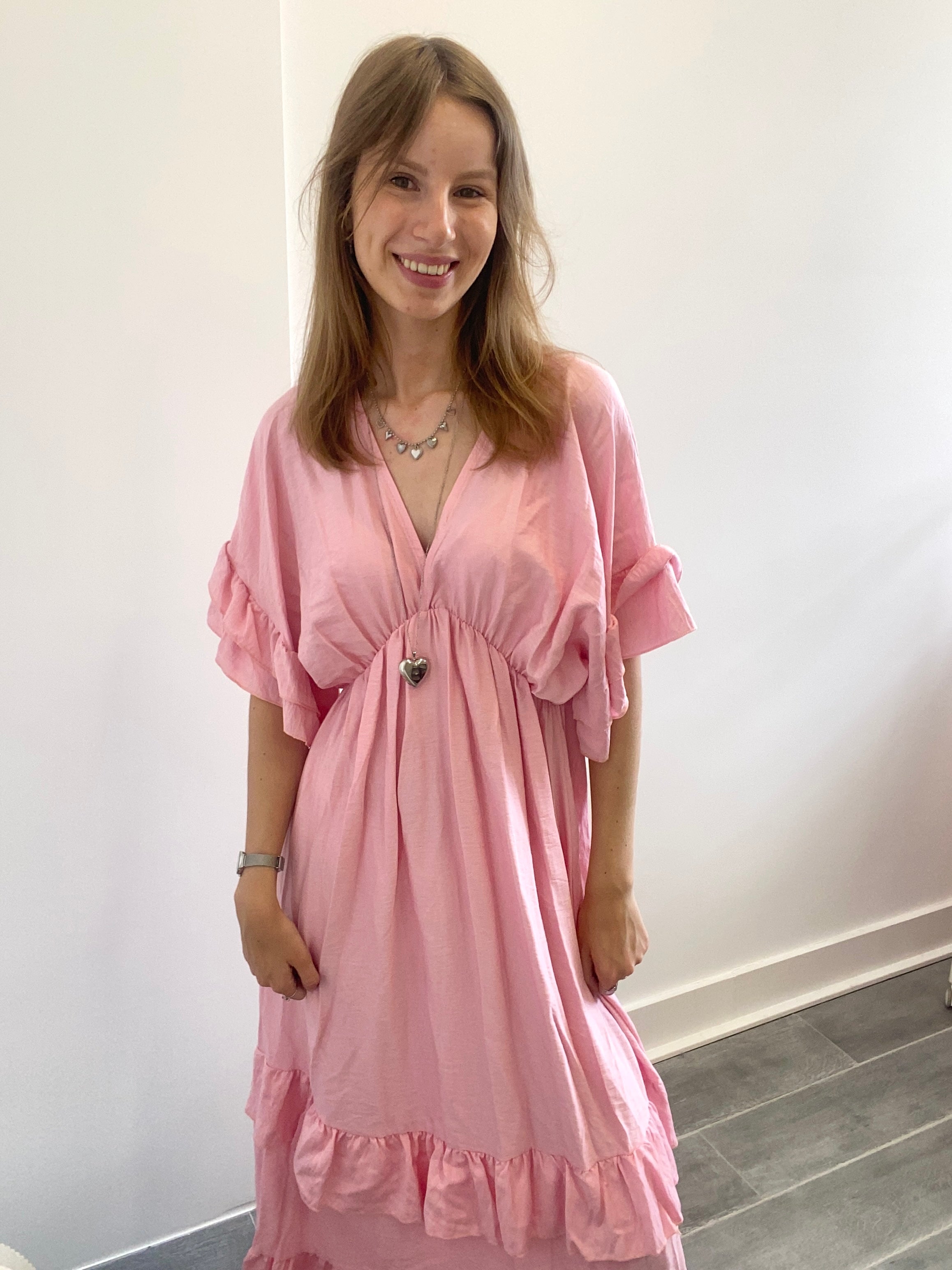 Lange jurk met ruches en korte mouw in het roze