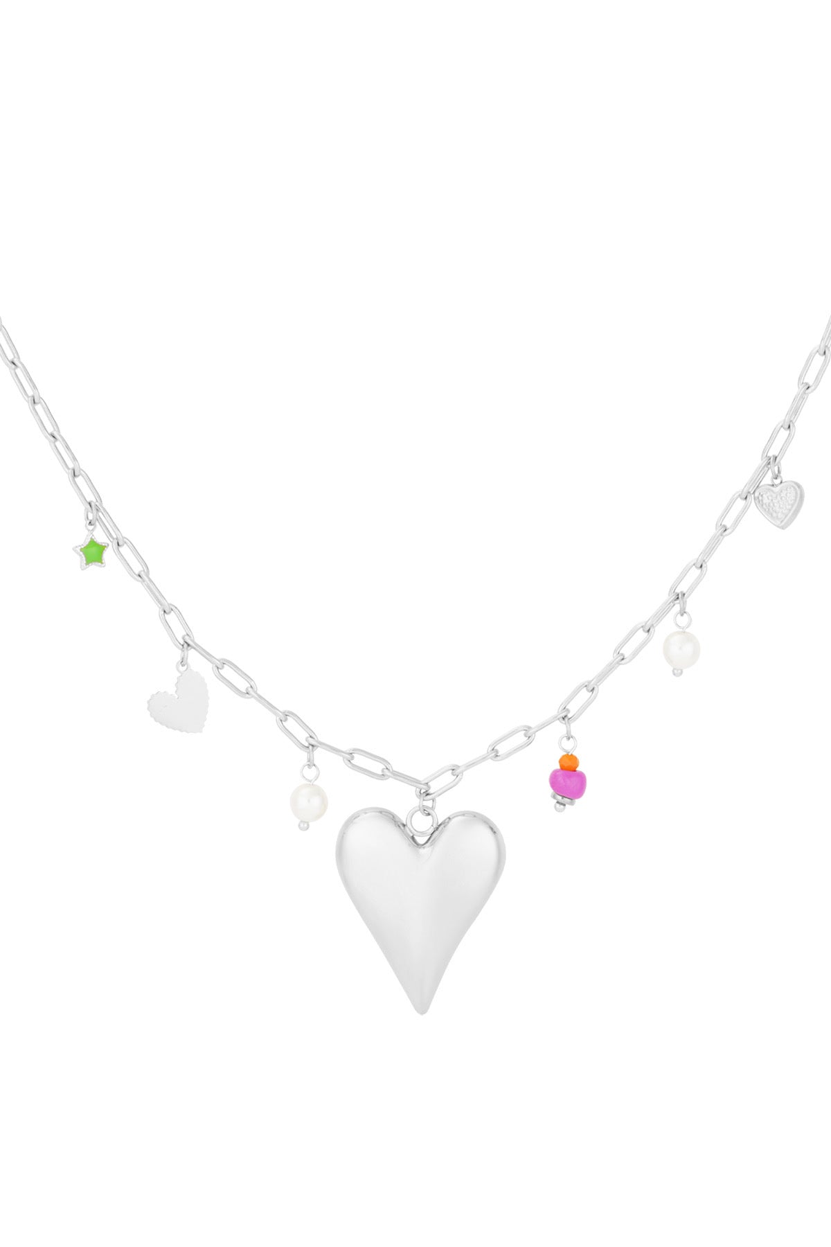 Bedelketting met hartjes bedels en parels in het zilver