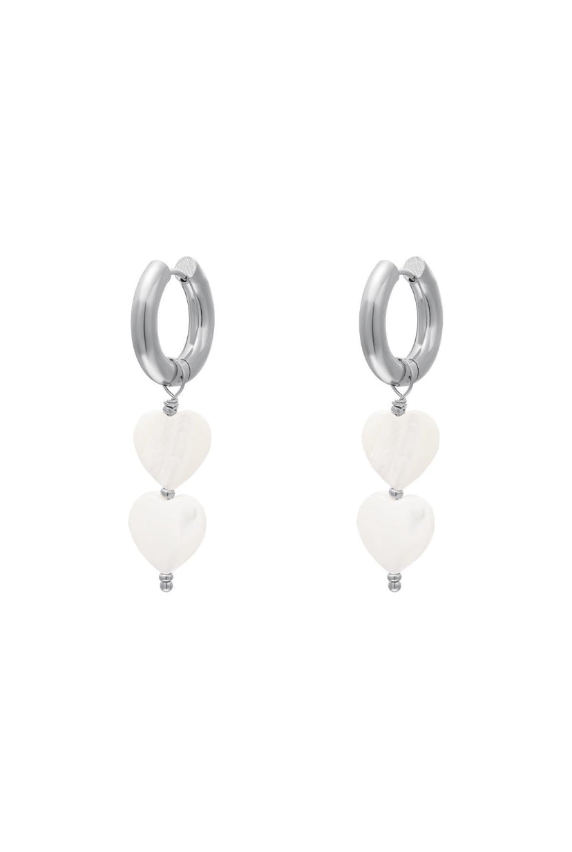 Opvallende hart parels oorbellen zilverkleurig waterproof