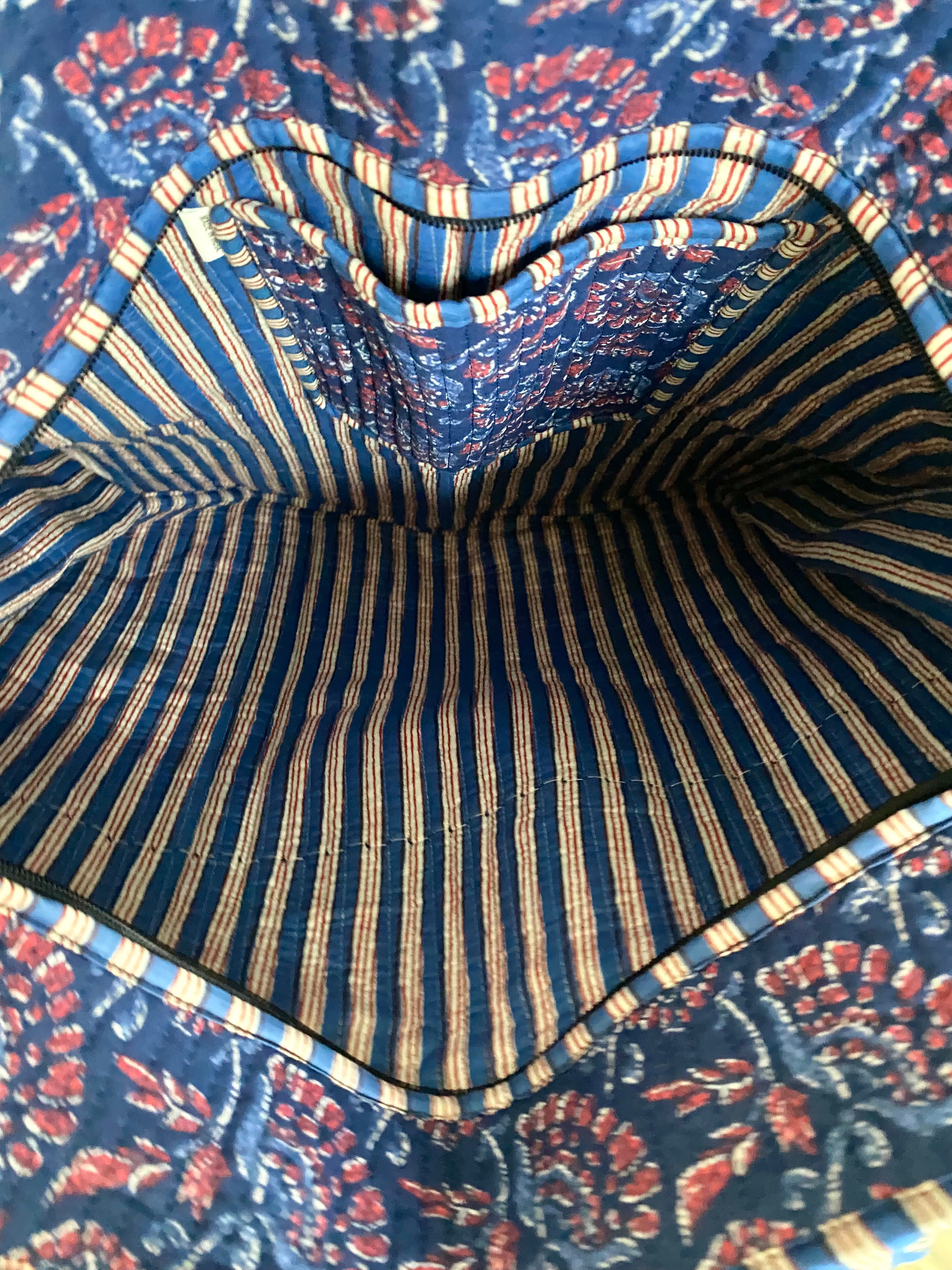 Shopper met lang hengsel, ritssluiting en blauw/rode print