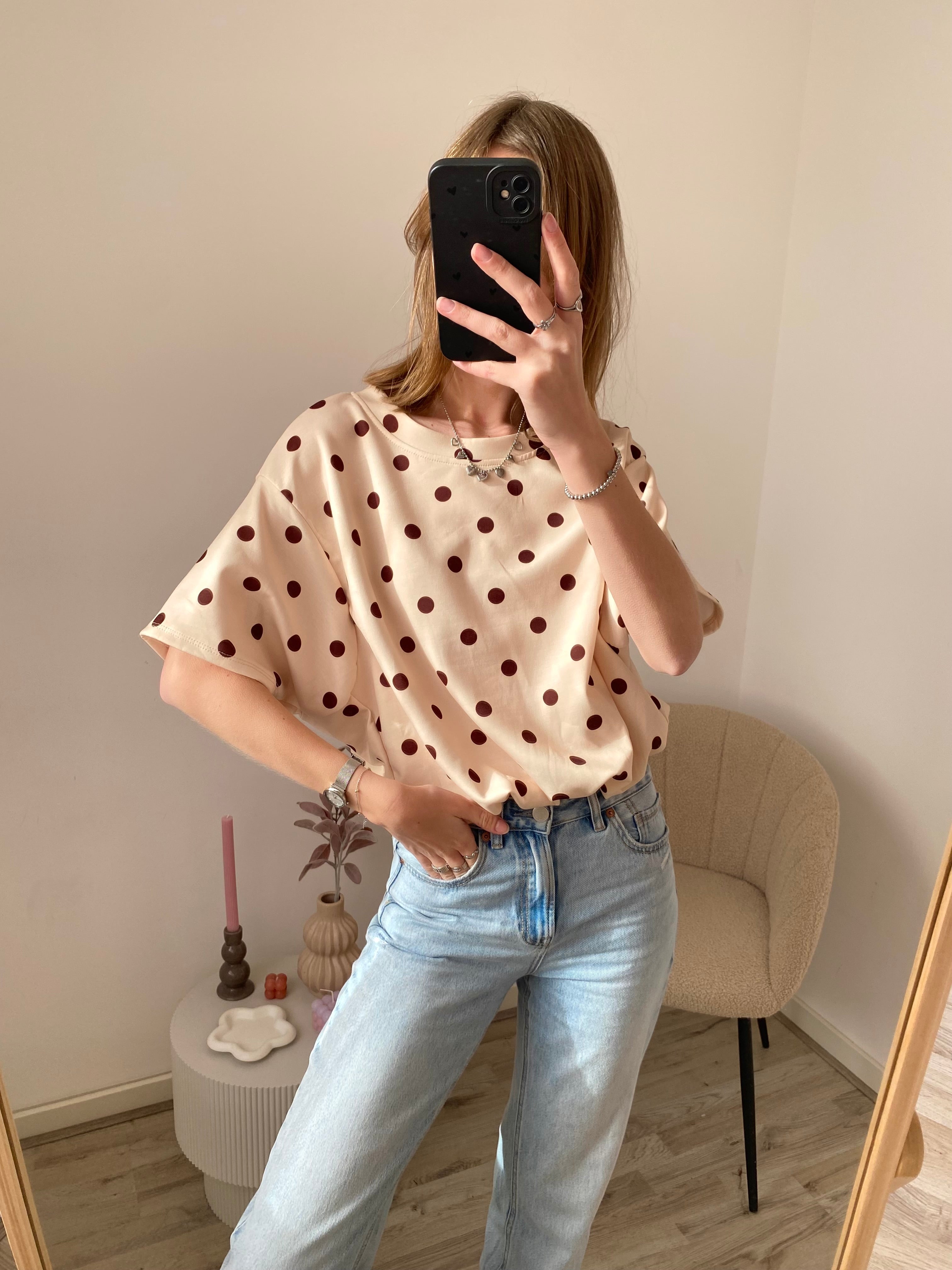 Top met korte mouw en polka dot stippen in het beige met bruin 