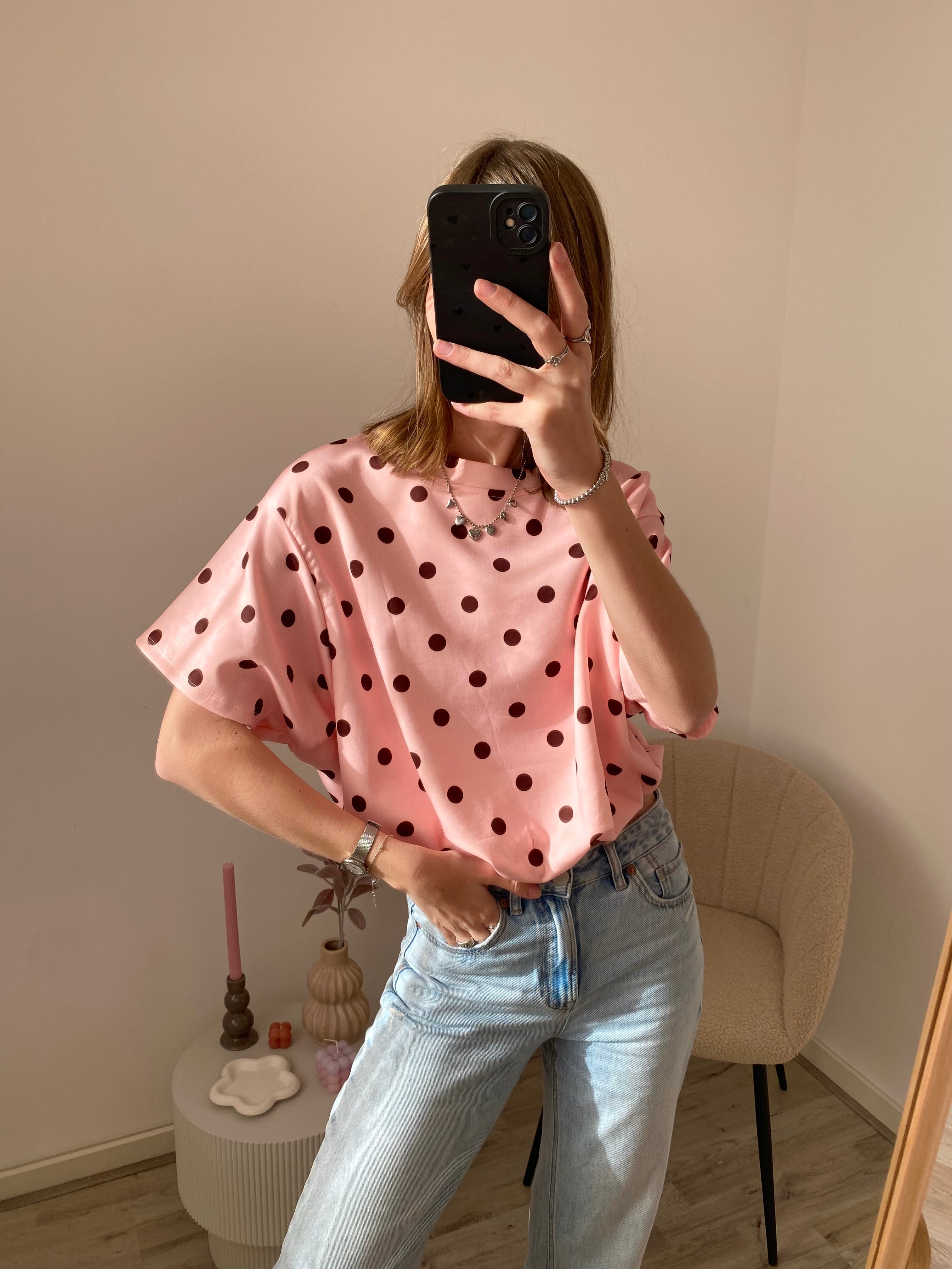 Top met korte mouw en polka dot stippen in roze met bruin
