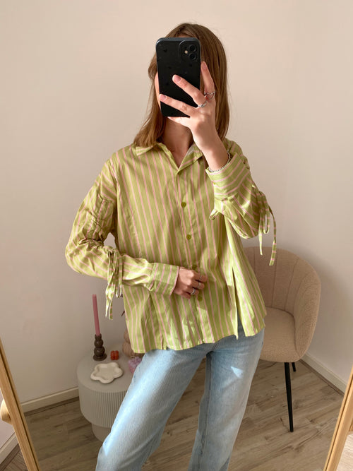 Blouse met strepen en elastiek bij de mouw in het groen met roze 
