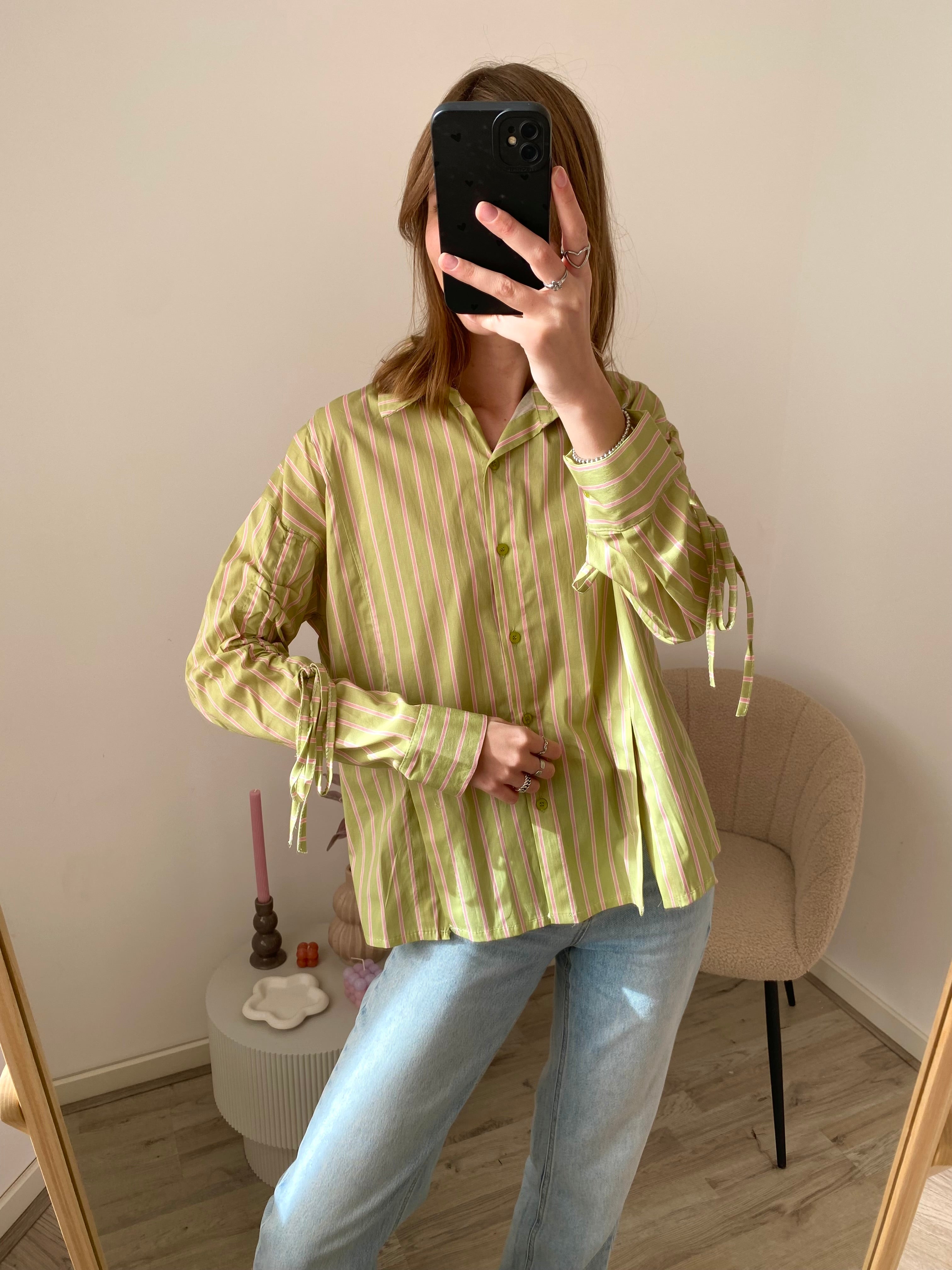 Blouse met strepen en elastiek bij de mouw in het groen met roze