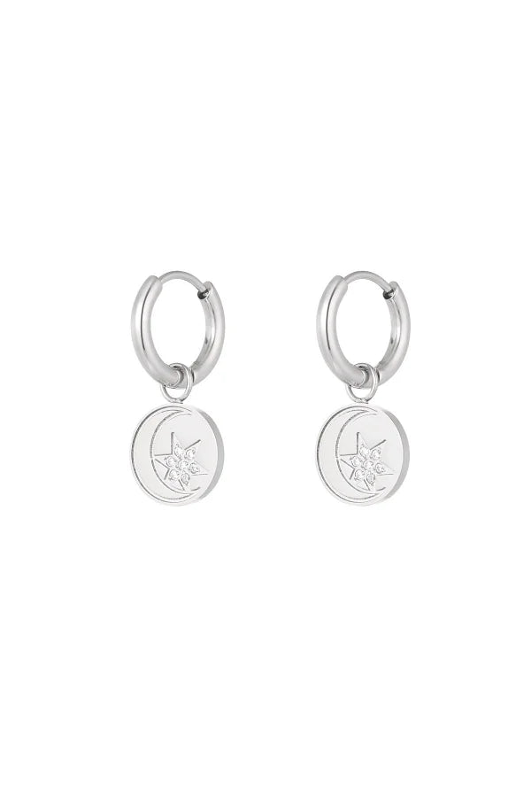 Oorbellen in het zilver met bedel van munt en ster en maan