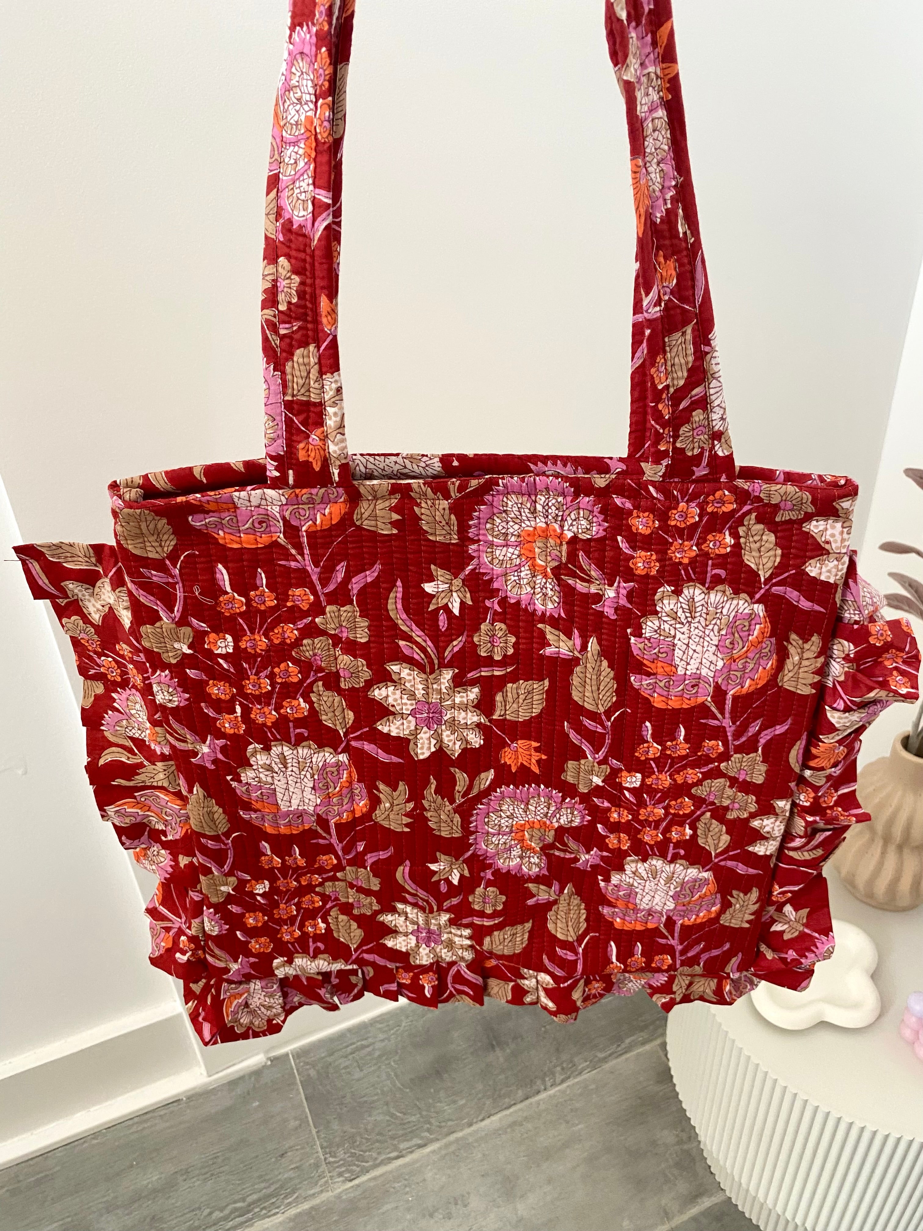 Tas met rode bloemenprint en ritssluiting