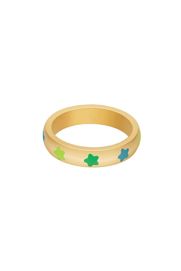 Goudkleurige ring met sterren in het groen