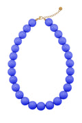 Kralenketting met grote blauwe kralen in het goud