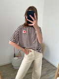 Shirt met korte mouw en strepen en amour label in het bruin met wit