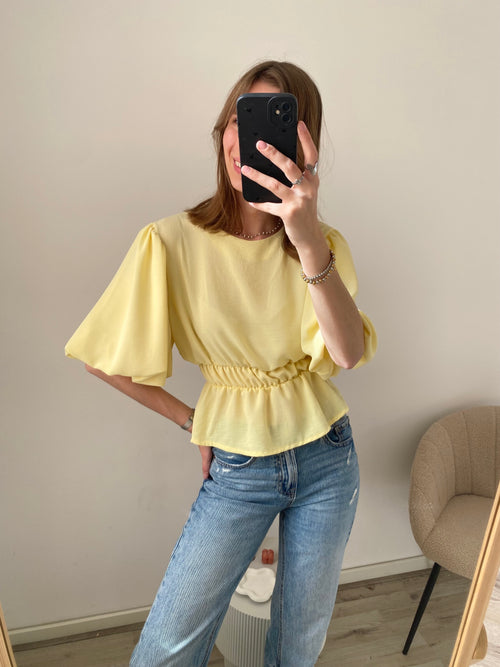 Blouse top met middellange pofmouw in het geel en getailleerd in de taille