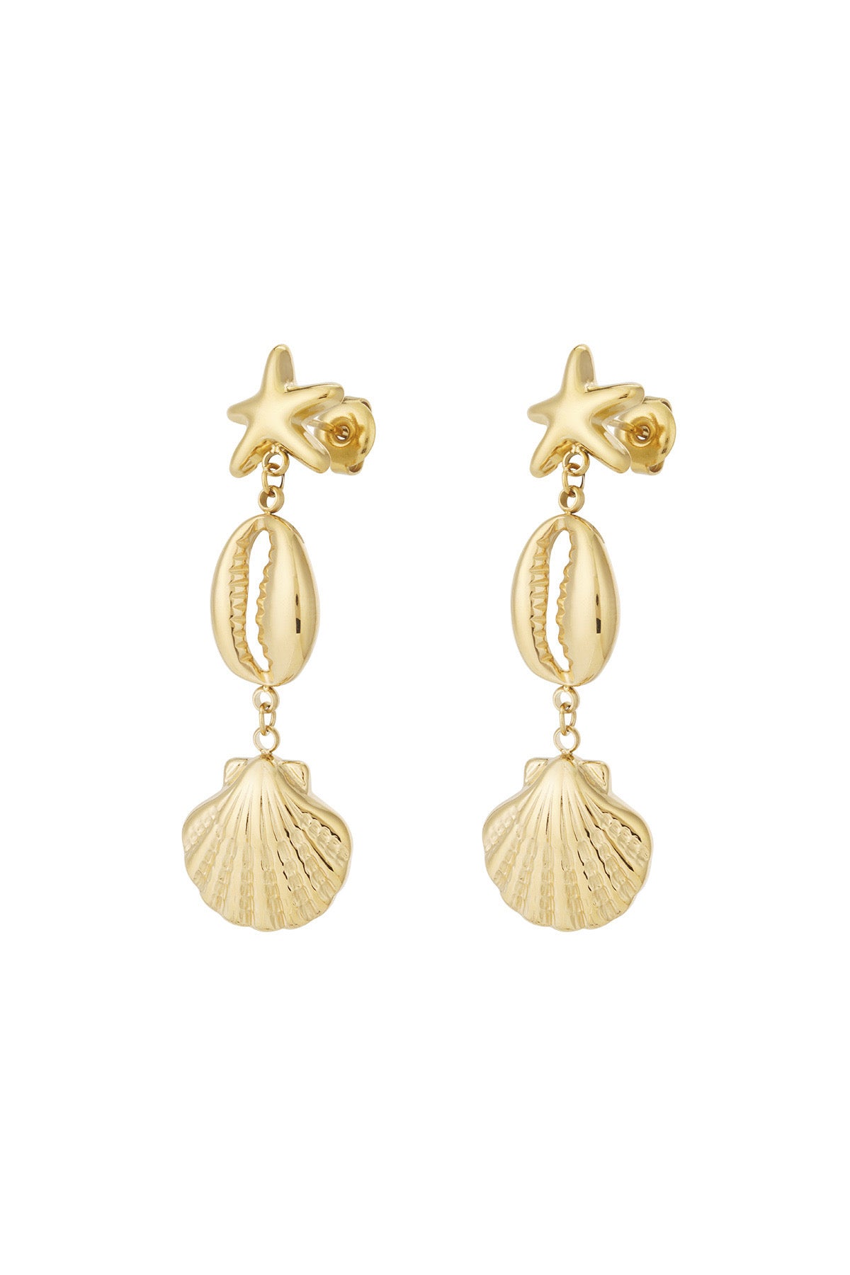 Stud oorbellen met schelpen en zeester hangers in het goud