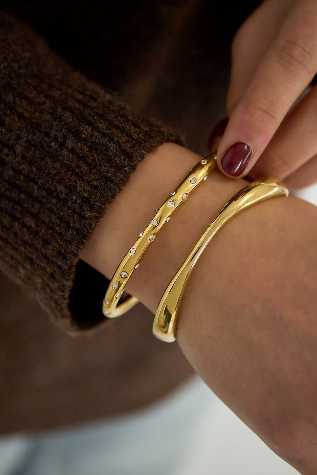 Organische bangle armband in goud kleur
