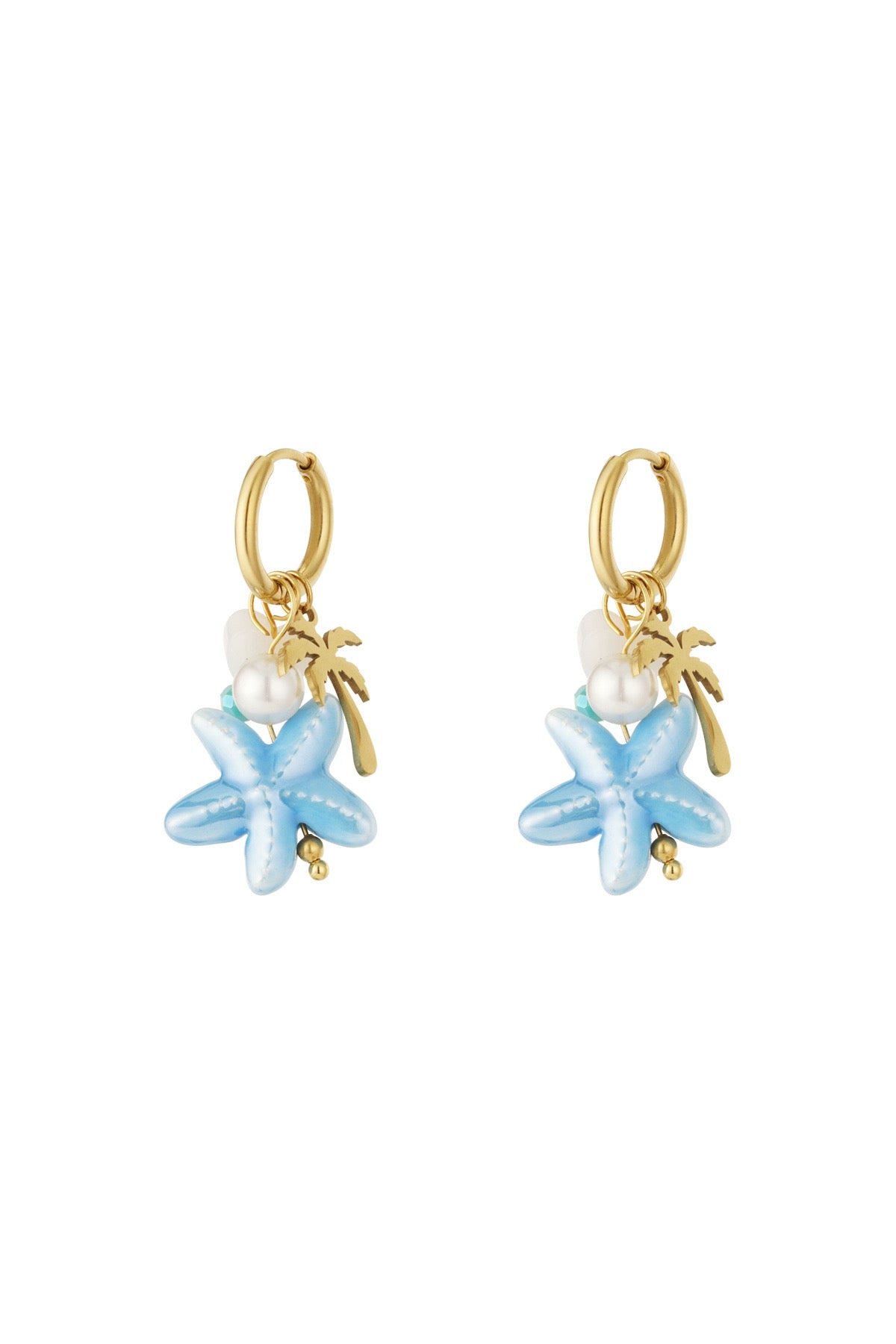 Oorhangers met palm bedel, parels en blauwe details in het goud