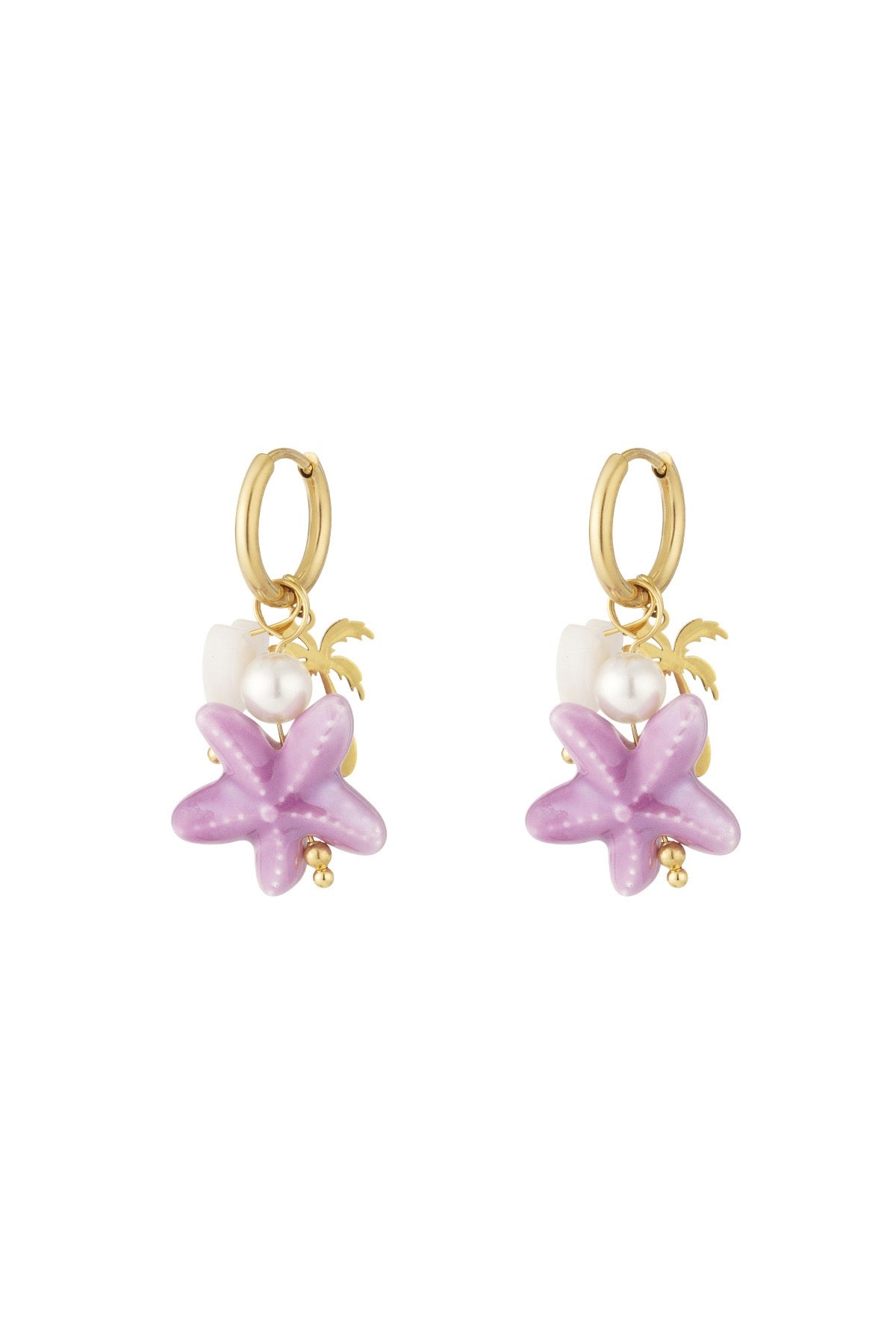 Oorhangers met palm bedel, parels en paarse details in het goud