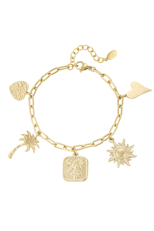 Goudkleurige bedelarmband met bedels van palmboom, zon en hart