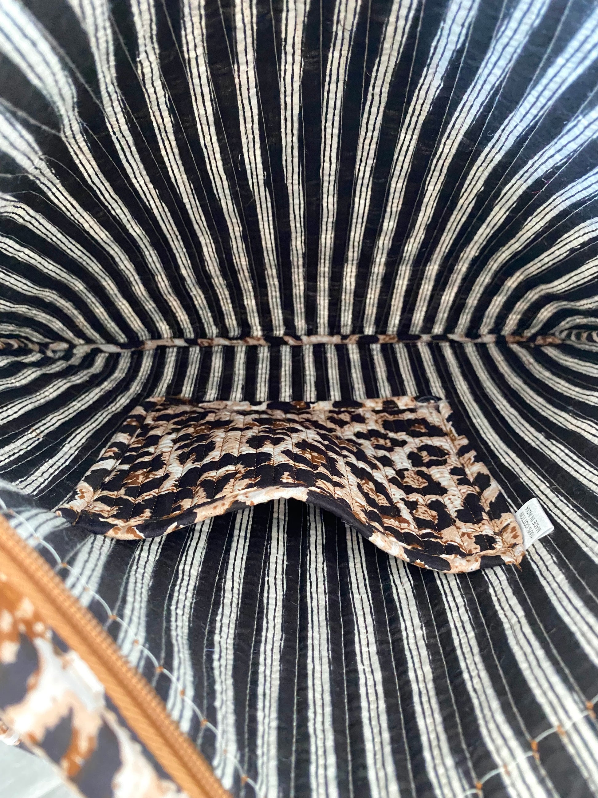Tas met panterprint en ritssluiting