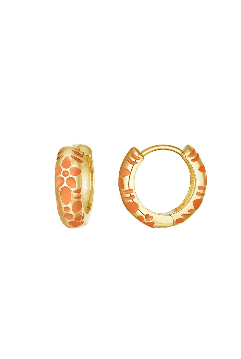 Oorringen hoops goud met panterprint en oranje details