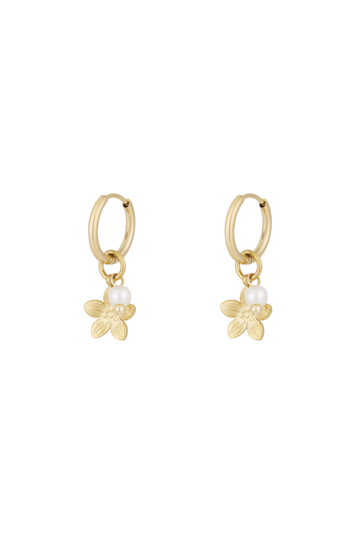Oorhangers met bloem en parel bedel in het goud