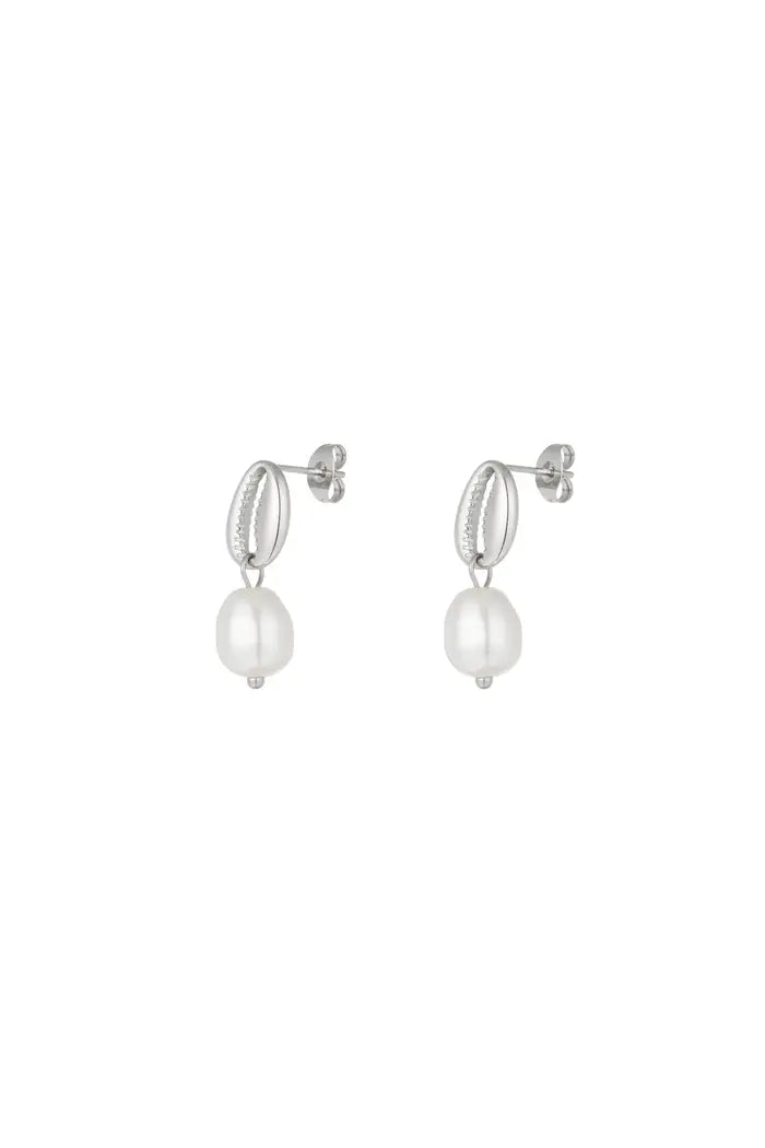 Studs oorhangers schelpen parels zilverkleurig